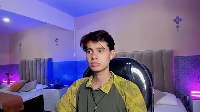 Snapshot of Derek_Sinn chatting on 04/21/26, 08:04 Derek Sinn online show from 04/21/26, 08:04