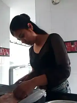 Snapshot of Roxan_King chatting on 02/20/26, 06:10 Roxan King online show from 02/20/26, 06:10