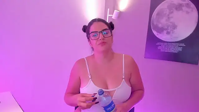 Snapshot of Valenvega_ chatting on 02/03/26, 02:53 Valenvega online show from 02/03/26, 02:53