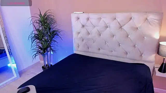 Snapshot of Valenvega_ chatting on 04/18/26, 12:40 Valenvega online show from 04/18/26, 12:40