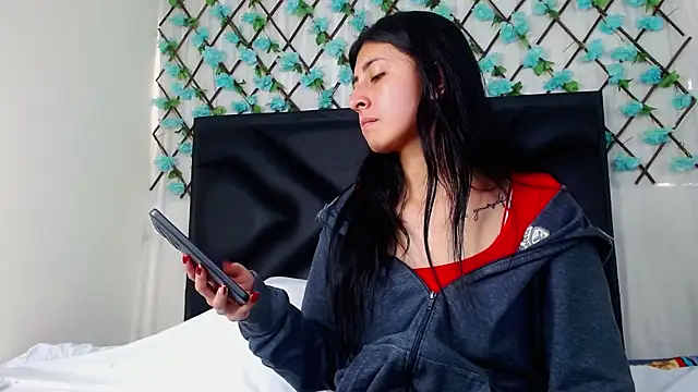 EmmaWilliamss4 online show from 02/12/26, 03:01