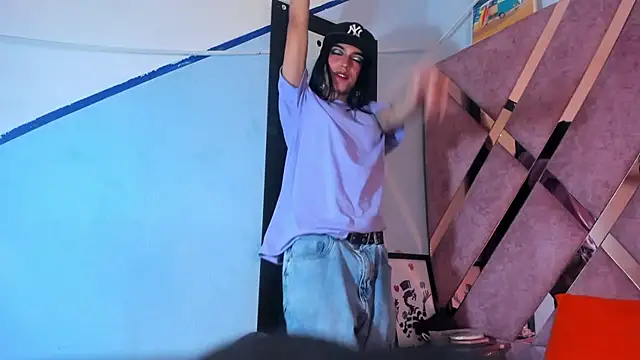 MeghanQueen   online show from 03/21/26, 05:08