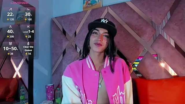 Snapshot of MeghanQueen__ chatting on 02/17/26, 04:10 MeghanQueen online show from 02/17/26, 04:10