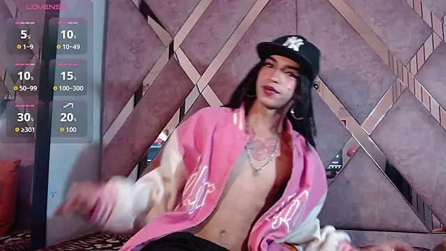 Snapshot of MeghanQueen__ chatting on 02/24/26, 06:03 MeghanQueen online show from 02/24/26, 06:03