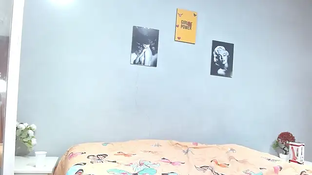 arianna rossi11 online show from 04/15/26, 12:32