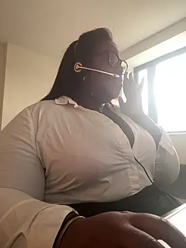 Snapshot of BouncyBBW chatting on 02/06/26, 11:06 BouncyBBW online show from 02/06/26, 11:06