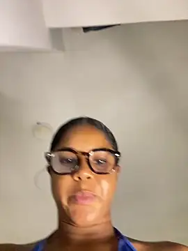 LIA PARKERR online show from 03/25/26, 03:17