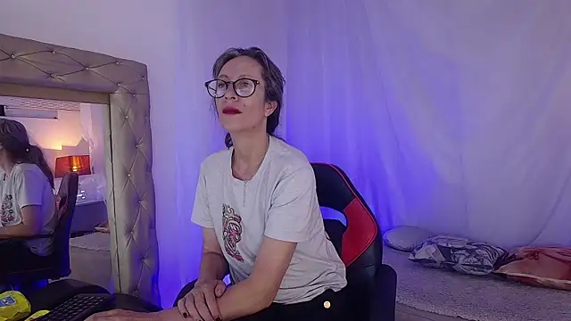 laurasofia45 online show from 04/11/26, 05:26