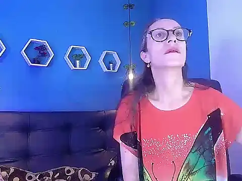 Snapshot of laurasofia45 chatting on 02/15/26, 11:42 laurasofia45 online show from 02/15/26, 11:42