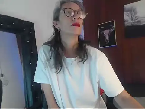 Snapshot of laurasofia45 chatting on 02/19/26, 07:38 laurasofia45 online show from 02/19/26, 07:38