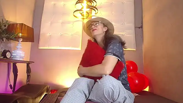 laurasofia45 online show from 03/07/26, 01:12