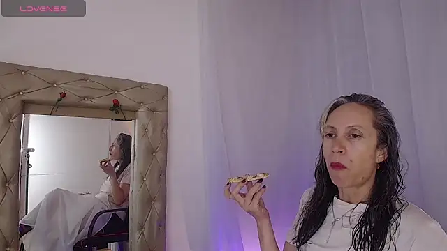 laurasofia45 online show from 04/23/26, 02:40