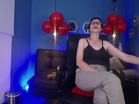 laurasofia45 online show from 03/06/26, 01:06