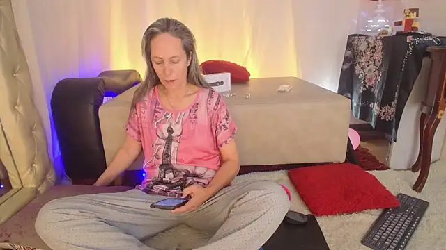 Snapshot of laurasofia45 chatting on 06/11/26, 11:18 laurasofia45 online show from 06/11/26, 11:18