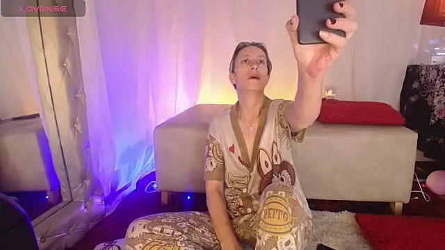 Snapshot of laurasofia45 chatting on 06/12/26, 10:46 laurasofia45 online show from 06/12/26, 10:46