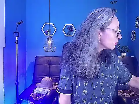 Snapshot of laurasofia45 chatting on 02/17/26, 03:48 laurasofia45 online show from 02/17/26, 03:48