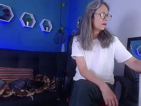 Snapshot of laurasofia45 chatting on 03/01/26, 10:15 laurasofia45 online show from 03/01/26, 10:15