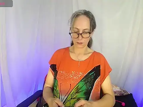 laurasofia45 online show from 05/10/26, 02:30