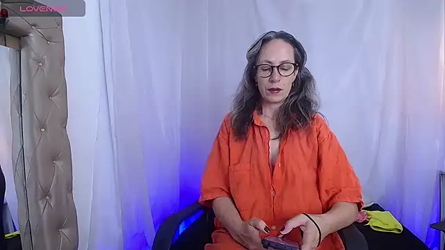 laurasofia45 online show from 05/14/26, 10:45