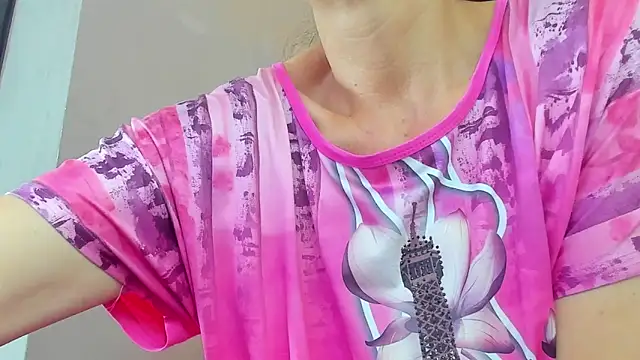 Snapshot of laurasofia45 chatting on 02/07/26, 12:35 laurasofia45 online show from 02/07/26, 12:35