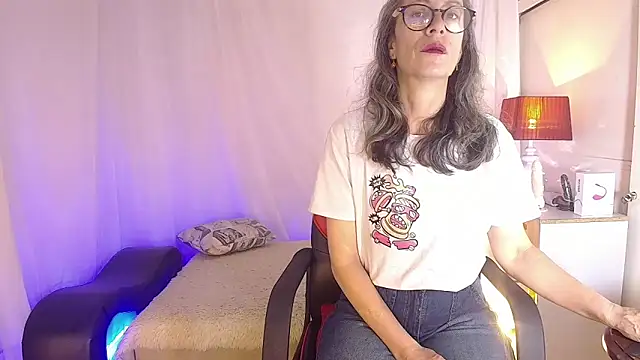 laurasofia45 online show from 03/31/26, 12:12