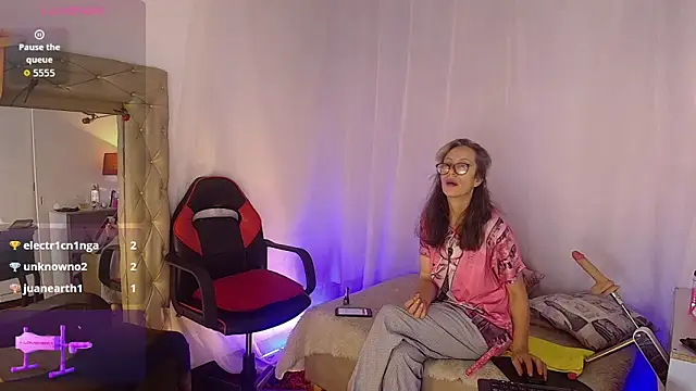 laurasofia45 online show from 04/14/26, 09:47