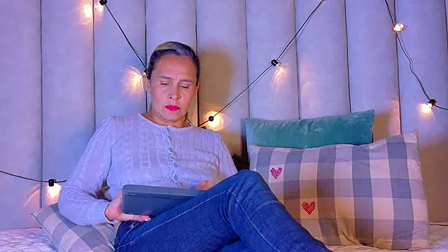 Snapshot of THALIAGRAY__ chatting on 02/27/26, 02:56 THALIAGRAY online show from 02/27/26, 02:56