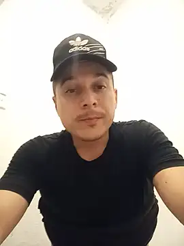 Snapshot of Reuss25 chatting on 06/16/26, 11:43 Reuss25 online show from 06/16/26, 11:43