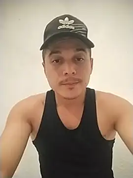 Snapshot of Reuss25 chatting on 07/17/26, 04:32 Reuss25 online show from 07/17/26, 04:32