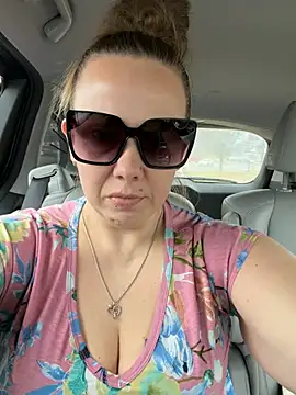 lickablelynn87 online show from 02/19/26, 04:48