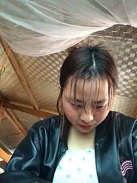 Snapshot of honeyyy110 chatting on 02/12/26, 01:27 honeyyy110 online show from 02/12/26, 01:27