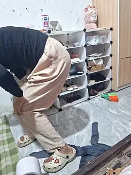 Snapshot of Mey_mey2k3 chatting on 02/15/26, 04:02 Mey mey2k3 online show from 02/15/26, 04:02