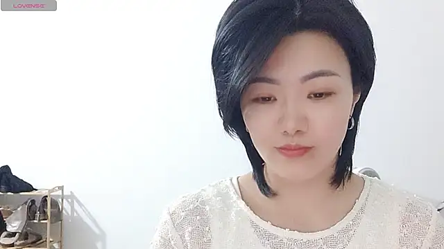 Snapshot of Nikishine chatting on 04/28/26, 11:03 Nikishine online show from 04/28/26, 11:03