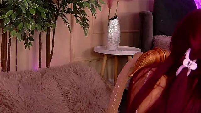 Snapshot of CrystalRedd chatting on 02/05/26, 05:58 CrystalRedd online show from 02/05/26, 05:58