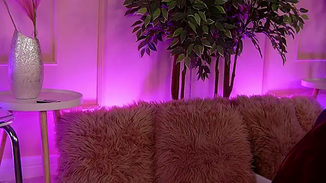 Snapshot of CrystalRedd chatting on 02/21/26, 06:04 CrystalRedd online show from 02/21/26, 06:04