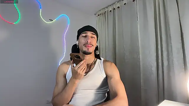 Snapshot of rafael_stone11 chatting on 02/27/26, 01:17 rafael stone11 online show from 02/27/26, 01:17