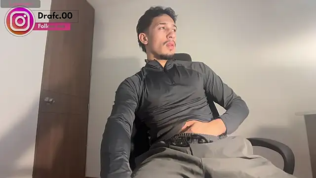Snapshot of rafael_stone11 chatting on 06/21/26, 01:22 rafael stone11 online show from 06/21/26, 01:22