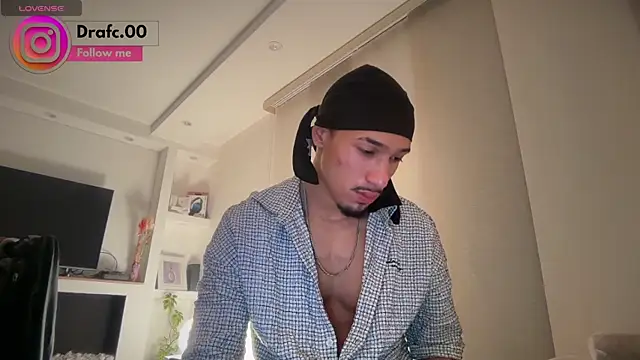Snapshot of rafael_stone11 chatting on 07/13/26, 05:51 rafael stone11 online show from 07/13/26, 05:51