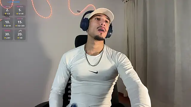 Snapshot of rafael_stone11 chatting on 02/25/26, 12:22 rafael stone11 online show from 02/25/26, 12:22