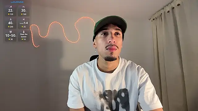 Snapshot of rafael_stone11 chatting on 02/15/26, 04:24 rafael stone11 online show from 02/15/26, 04:24