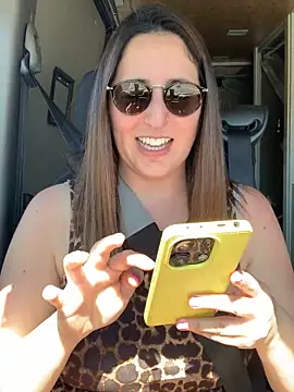 Snapshot of Maya_Brooke chatting on 04/16/26, 02:07 Maya Brooke online show from 04/16/26, 02:07