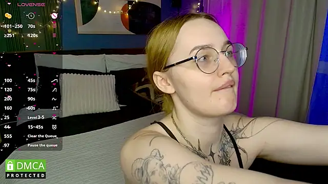 AdeLuna online show from 05/26/26, 05:11