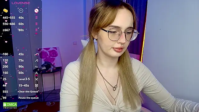 AdeLuna online show from 03/12/26, 09:08