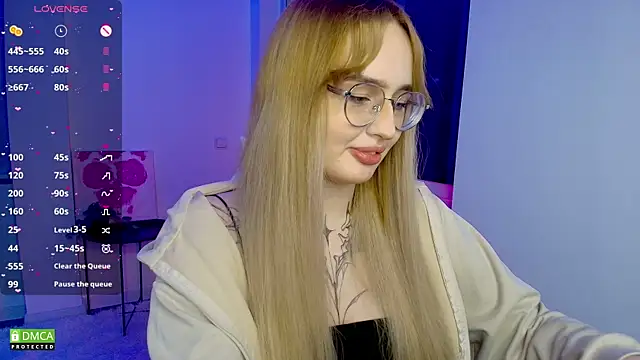AdeLuna online show from 04/24/26, 09:06