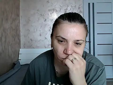 LorraGrey online show from 04/15/26, 05:46