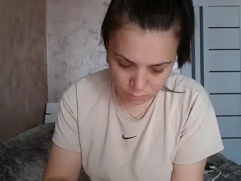 LorraGrey online show from 05/13/26, 01:40