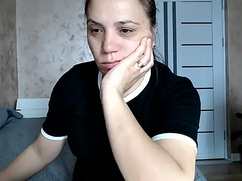 LorraGrey online show from 04/22/26, 05:36