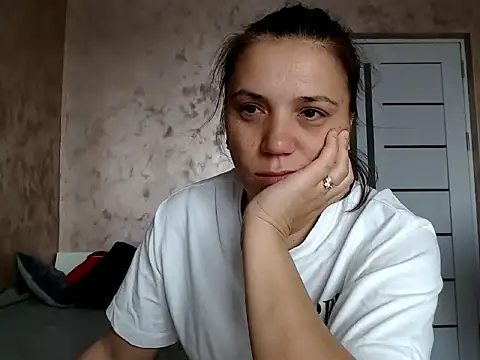 LorraGrey online show from 05/07/26, 06:06