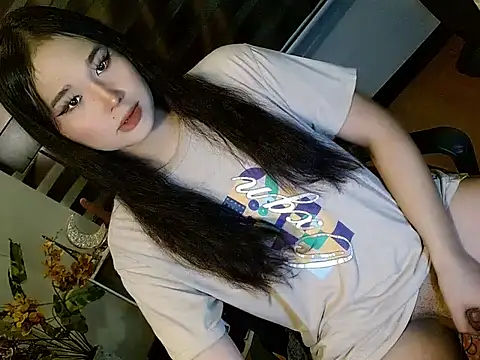 Snapshot of cindysweetcandy chatting on 07/13/26, 12:43 cindysweetcandy online show from 07/13/26, 12:43