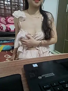 Snapshot of NinaKey chatting on 05/19/26, 03:52 NinaKey online show from 05/19/26, 03:52